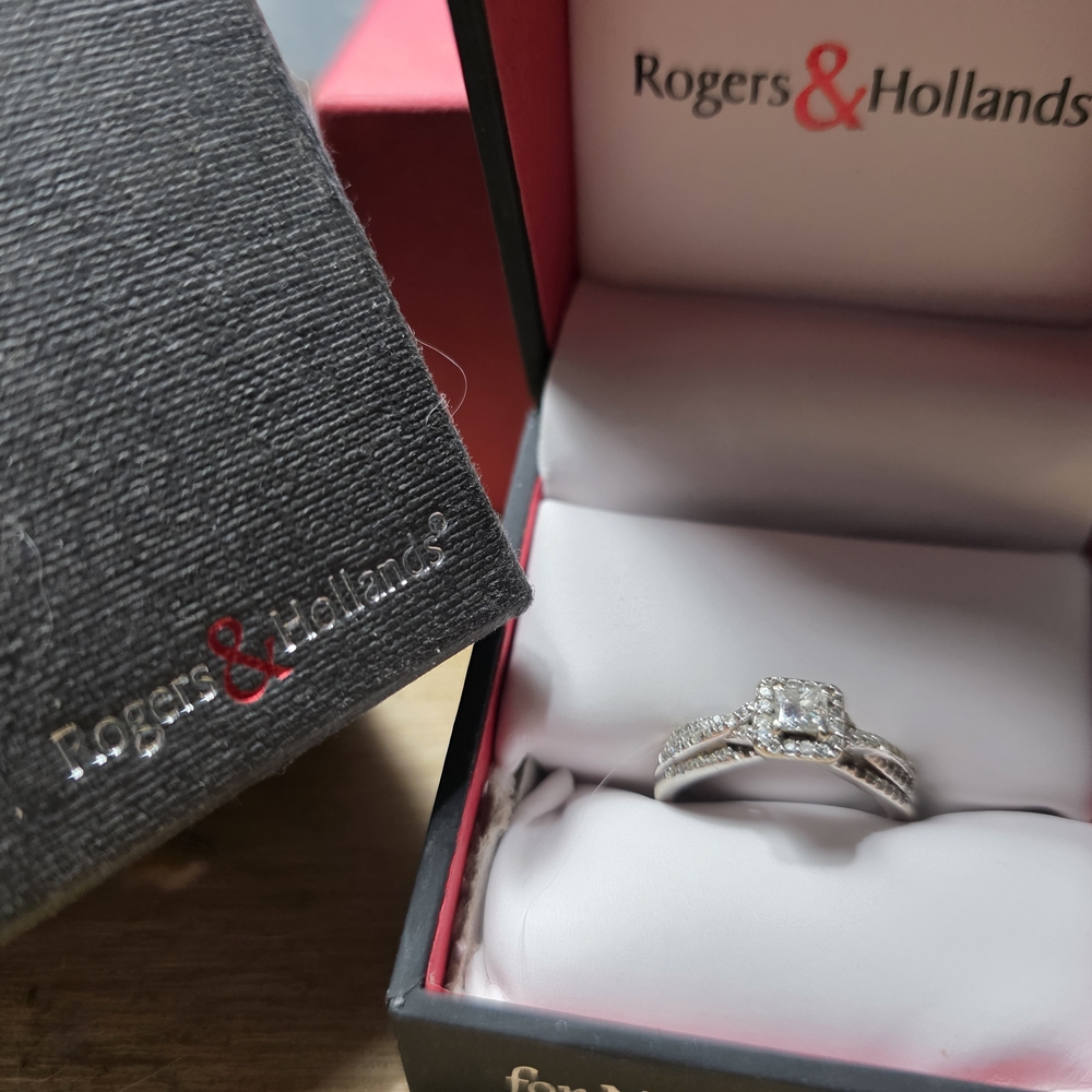 Silver Diamond Ring With Split Shank Design - image 2